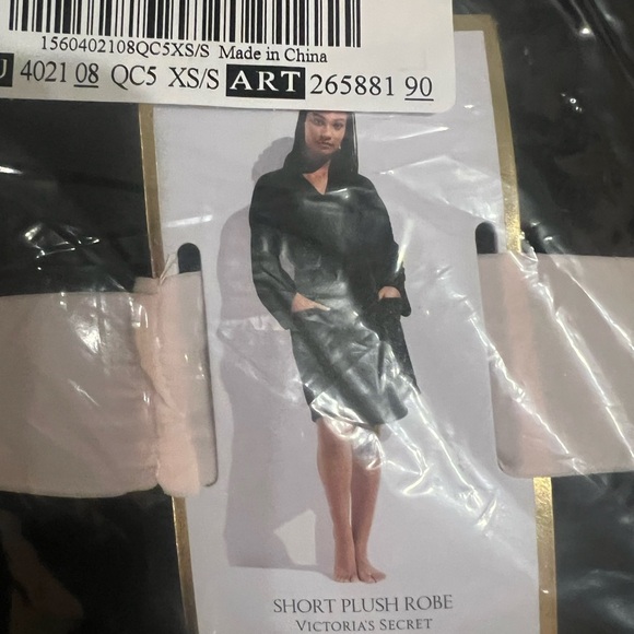 Short Plush Robe - Picture 2 of 4